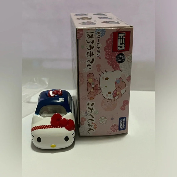 Takara Tomy Sanrio Hello Kitty DieCast Car - Picture 7 of 11